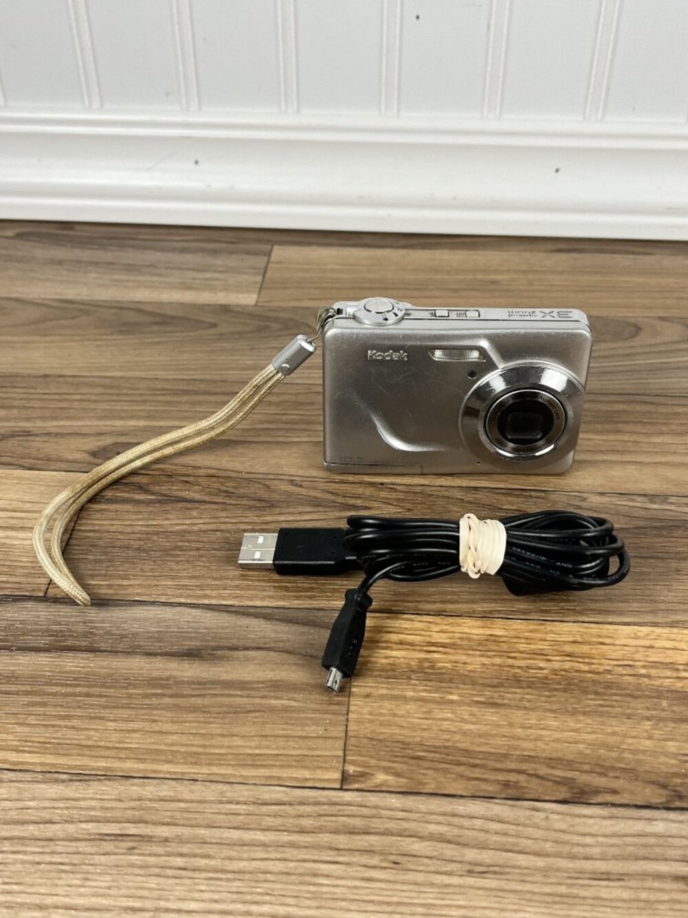 Kodak Easy Share C180 Digital Camera 10.2MP Silver Tested Works Great W/ Cable